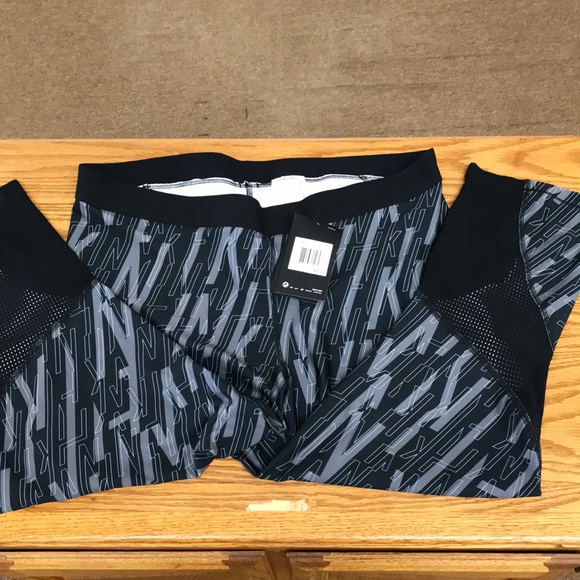 Nike Pants - Nike Plus size Hypercool Capris, size 2X. M56